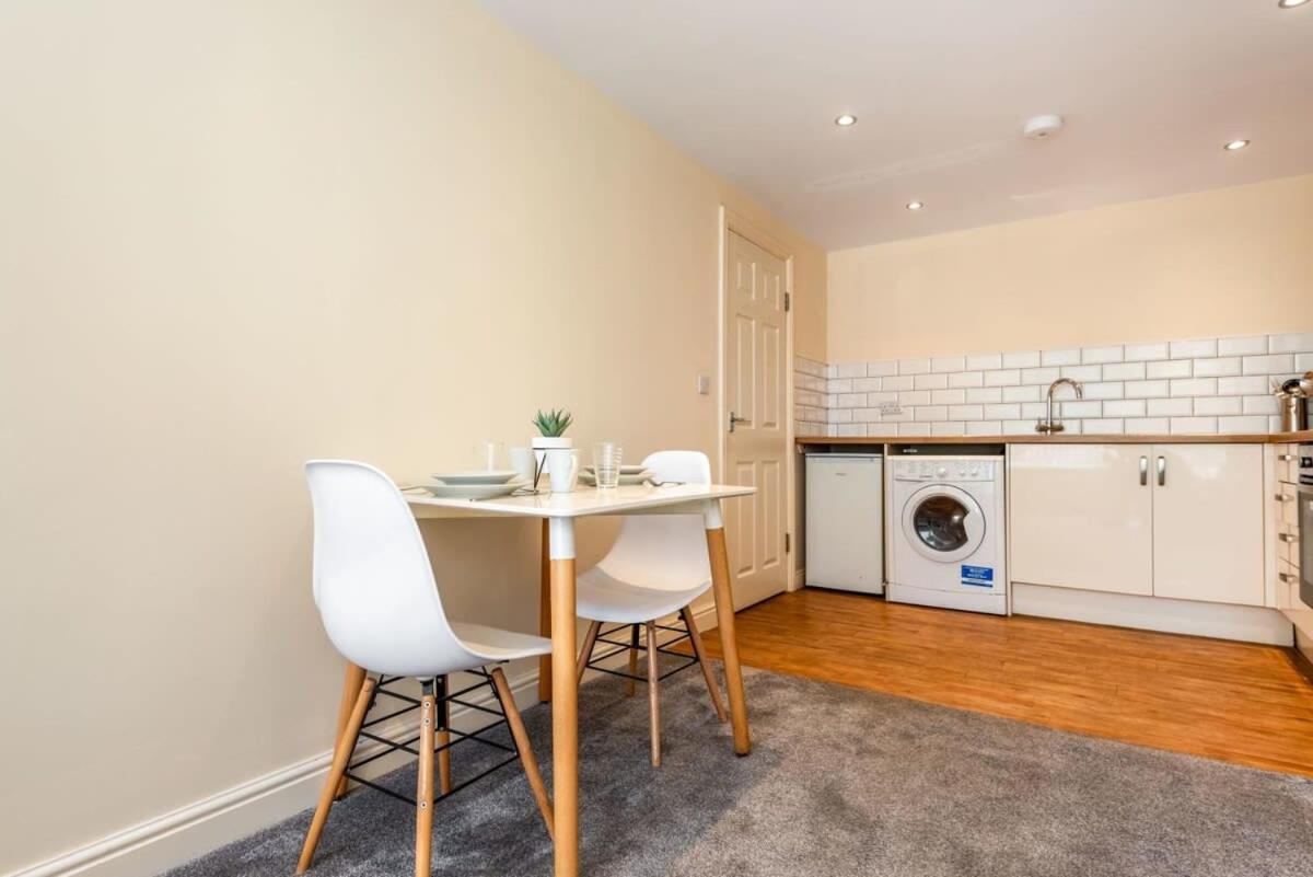 Bright 1 Bedroom Budget Flat In Central Pontefract Exterior foto